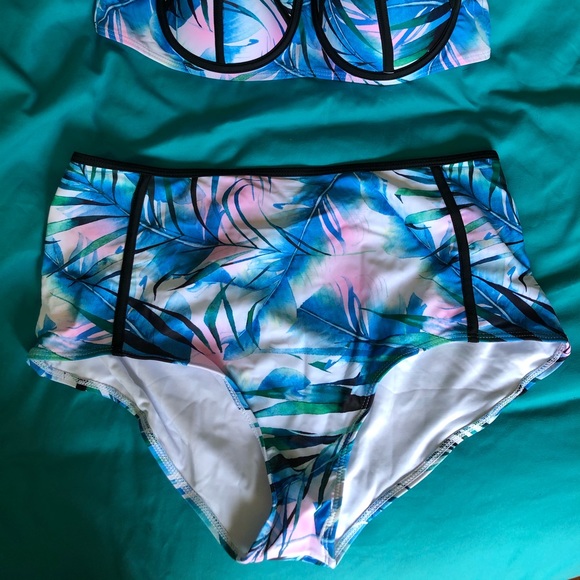 Brand new high-waist bikini - Picture 6 of 7